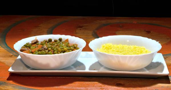 Măncare de mazăre cu ciuperci mix de pădure + orez cu şofran